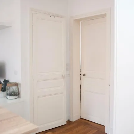 Bright Flat Near Paris 샤랑통르퐁