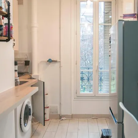 Bright Flat Near Paris