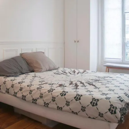 Bright Flat Near Paris 아파트 *