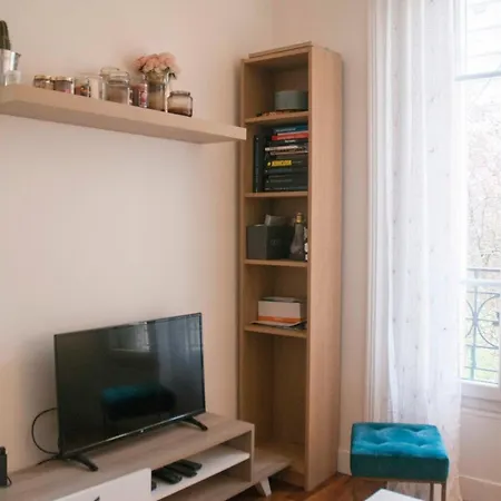 Bright Flat Near Paris *