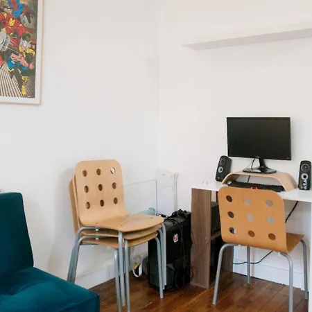 Bright Flat Near Paris 아파트 *